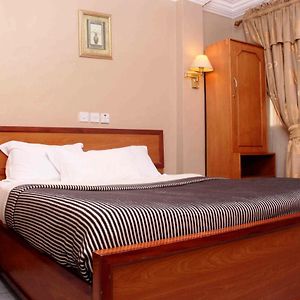 Camera economica con letto king size